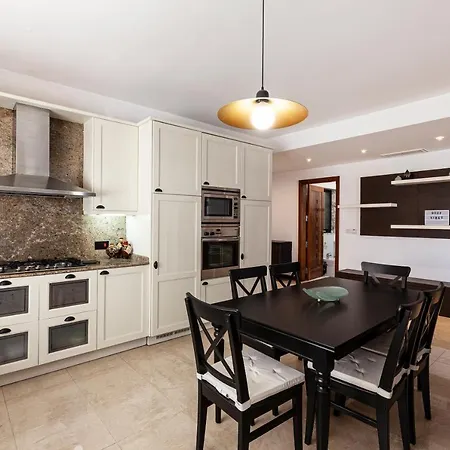 Bungalow With Super Pool Area With Wifi & Ac By 360 Estates San Ġiljan